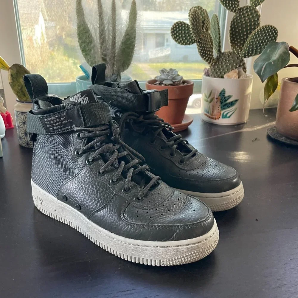 NIKE WOMEN SF AIR FORCE 1 MID (OLIVE / OUTDOOR GREEN-LIGHT PUMICE) - Picture 3 of 3